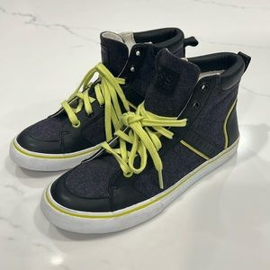 Hugo Boss boys high top sneakers size 1.5 (EU 33), brand new